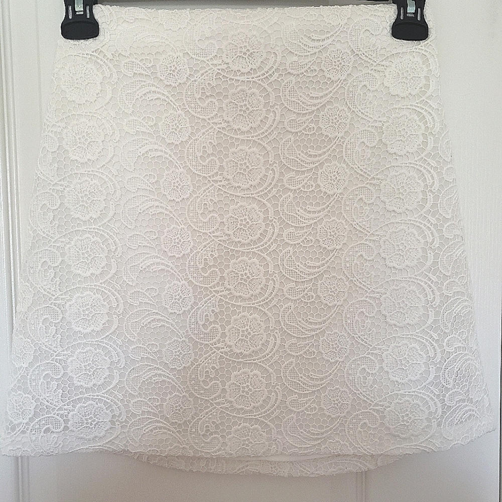 Zara White Lace Mini Skirt in XS, US 2, worn once